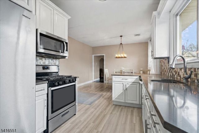 6 Center St, Pompton Lakes Boro, NJ 07442