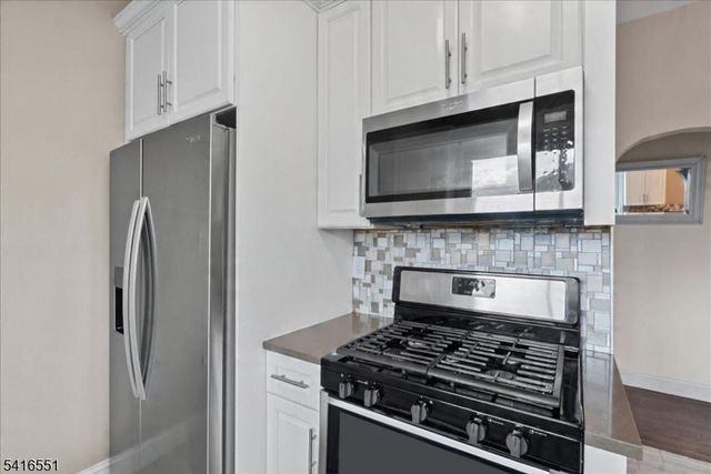 6 Center St, Pompton Lakes Boro, NJ 07442