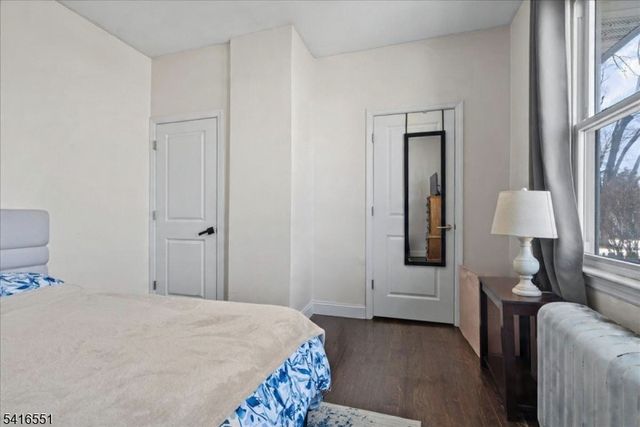 6 Center St, Pompton Lakes Boro, NJ 07442