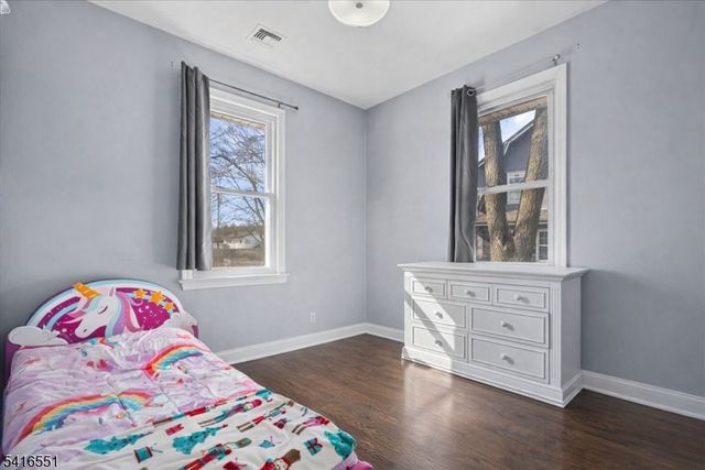 6 Center St, Pompton Lakes Boro, NJ 07442