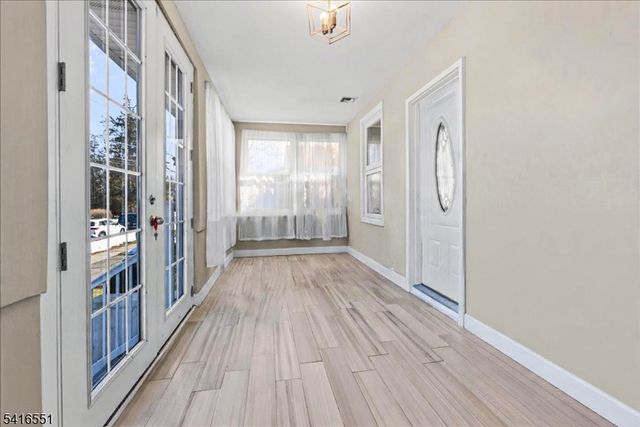 6 Center St, Pompton Lakes Boro, NJ 07442