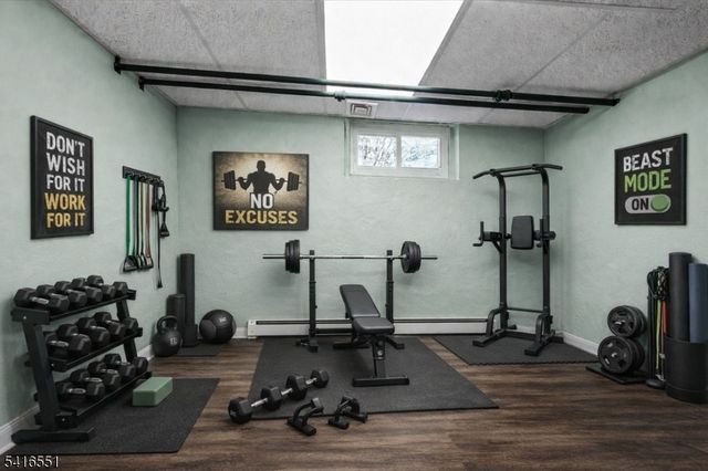 6 Center St, Pompton Lakes Boro, NJ 07442