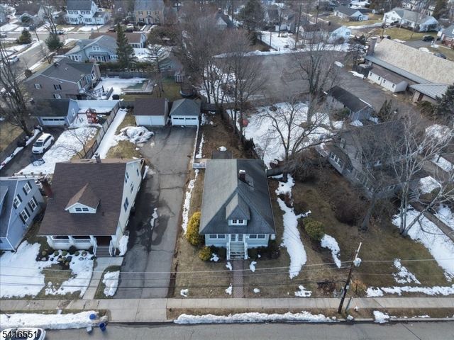 6 Center St, Pompton Lakes Boro, NJ 07442