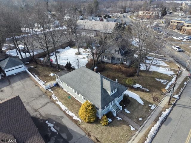 6 Center St, Pompton Lakes Boro, NJ 07442