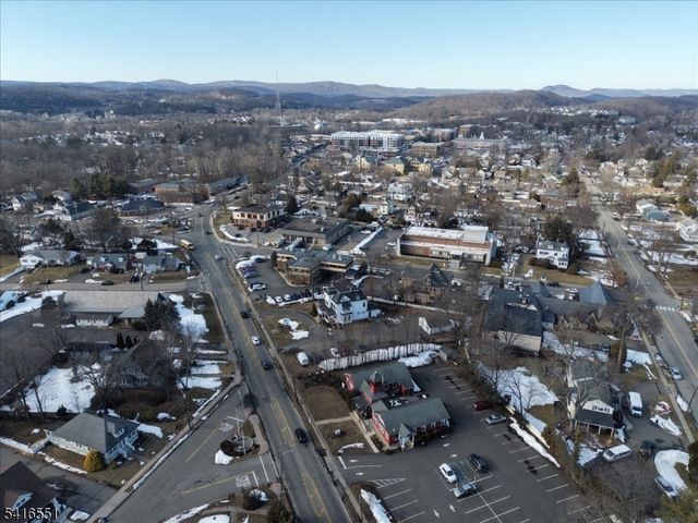 6 Center St, Pompton Lakes Boro, NJ 07442