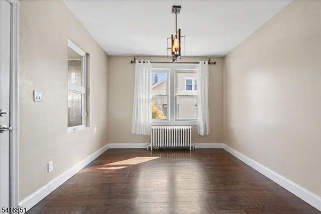 6 Center St, Pompton Lakes Boro, NJ 07442