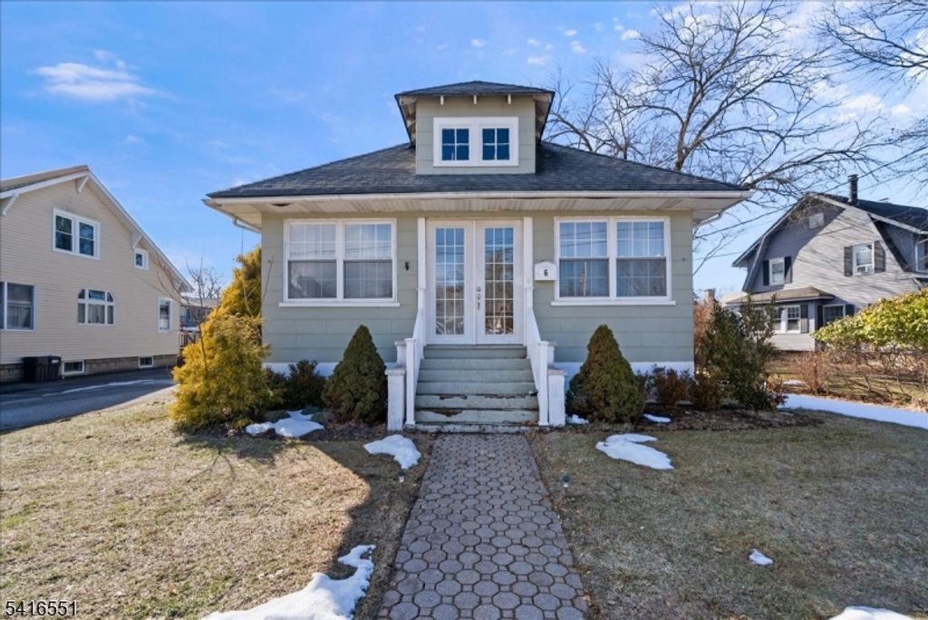 6 Center St, Pompton Lakes Boro, NJ 07442