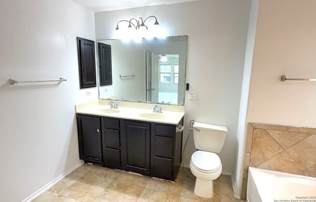 8106 Royal Fld, San Antonio, TX 78255