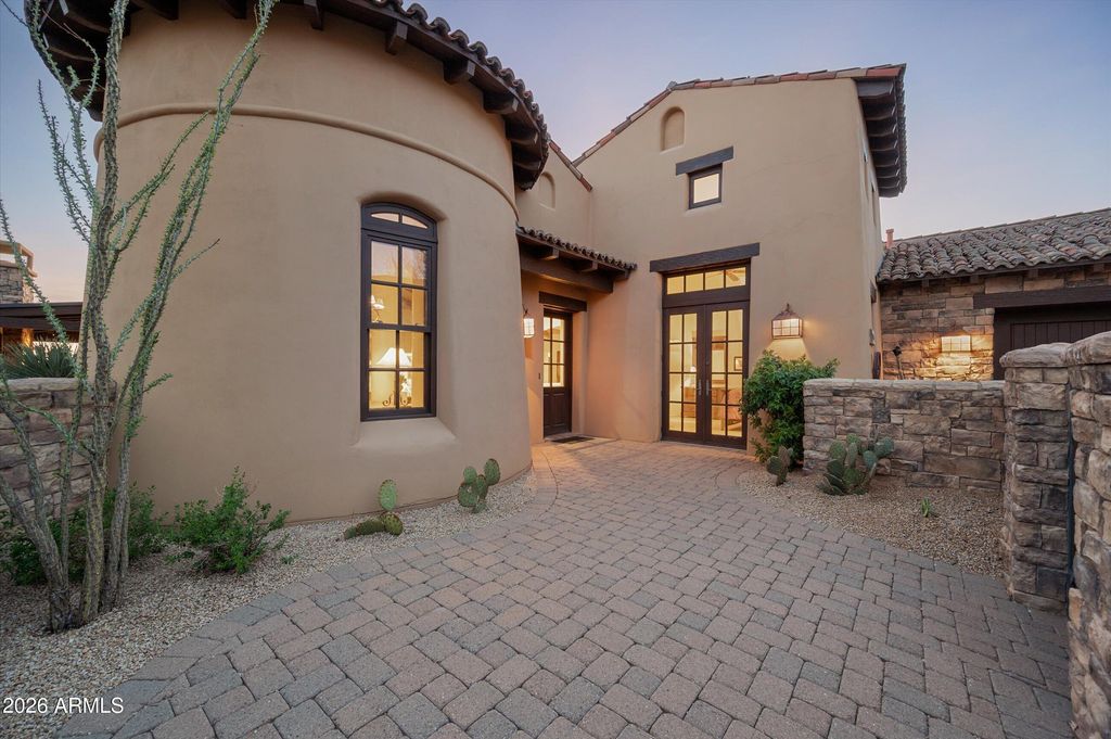 Image 5 of property listing at 42144 N SAGUARO FOREST Drive, Scottsdale, AZ 85262