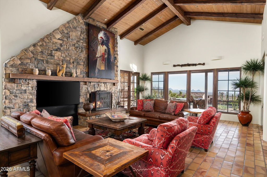 Image 7 of property listing at 42144 N SAGUARO FOREST Drive, Scottsdale, AZ 85262