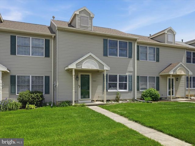 521 BRACKEN DR, Chambersburg, PA 17201