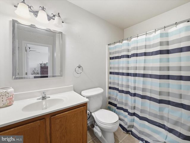 521 BRACKEN DR, Chambersburg, PA 17201