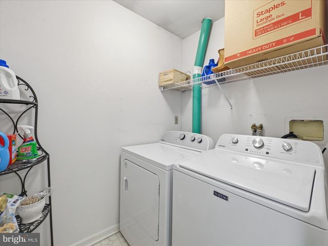 521 BRACKEN DR, Chambersburg, PA 17201