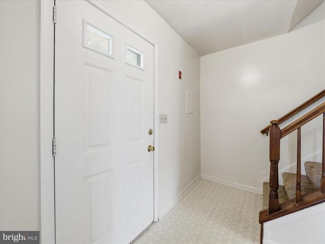 521 BRACKEN DR, Chambersburg, PA 17201