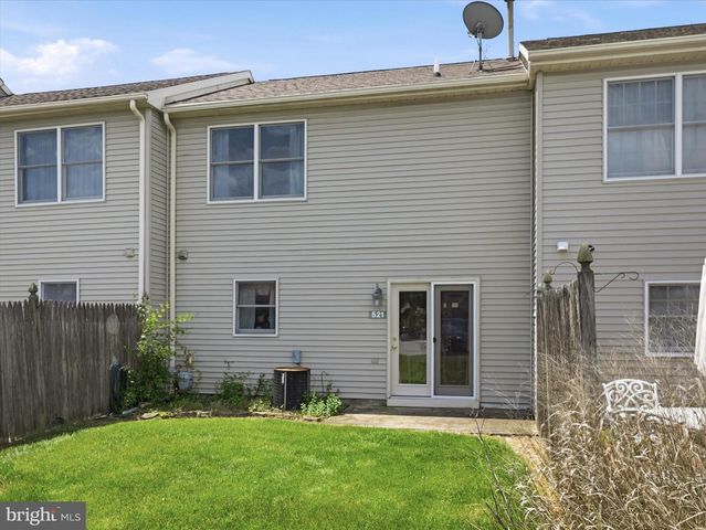 521 BRACKEN DR, Chambersburg, PA 17201
