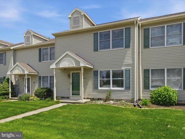 521 BRACKEN DR, Chambersburg, PA 17201