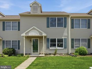 521 BRACKEN DR, Chambersburg, PA 17201