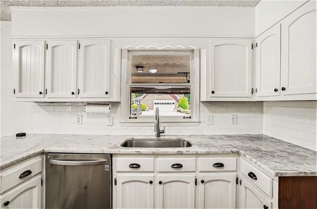 2080 Castle Lake Drive, Tyrone, GA 30290