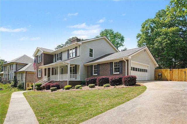 2080 Castle Lake Drive, Tyrone, GA 30290