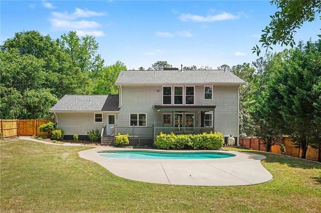 2080 Castle Lake Drive, Tyrone, GA 30290