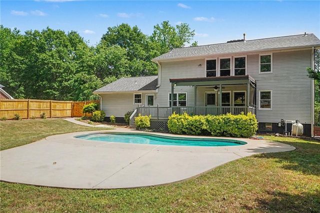 2080 Castle Lake Drive, Tyrone, GA 30290
