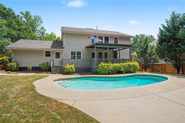 2080 Castle Lake Drive, Tyrone, GA 30290