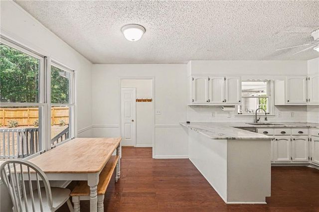 2080 Castle Lake Drive, Tyrone, GA 30290