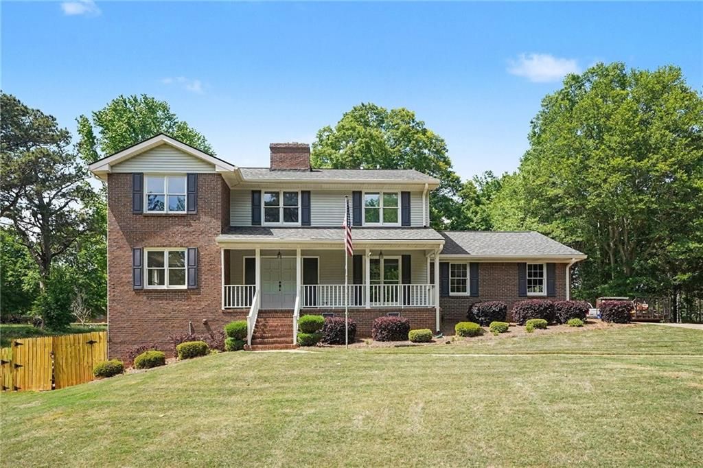 2080 Castle Lake Drive, Tyrone, GA 30290