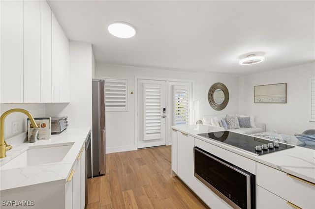 175 Fifth Avenue S 204, Naples, FL 34102