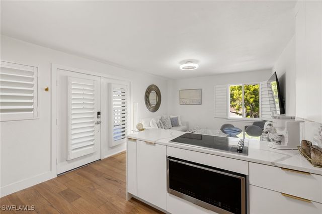 175 Fifth Avenue S 204, Naples, FL 34102