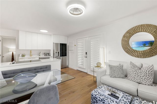 175 Fifth Avenue S 204, Naples, FL 34102