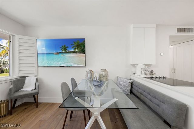 175 Fifth Avenue S 204, Naples, FL 34102