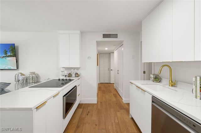 175 Fifth Avenue S 204, Naples, FL 34102