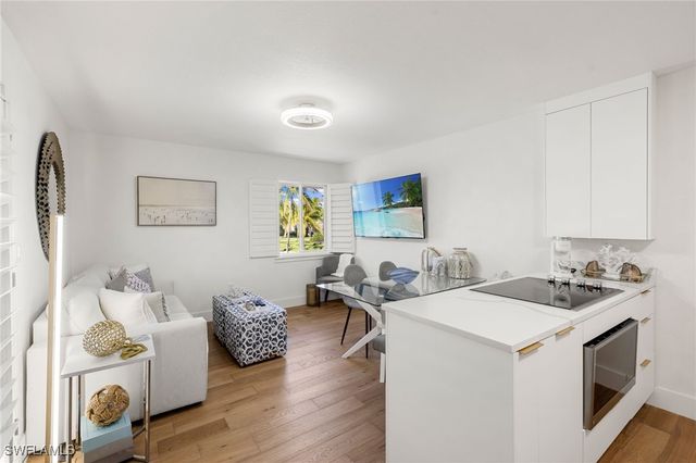 175 Fifth Avenue S 204, Naples, FL 34102