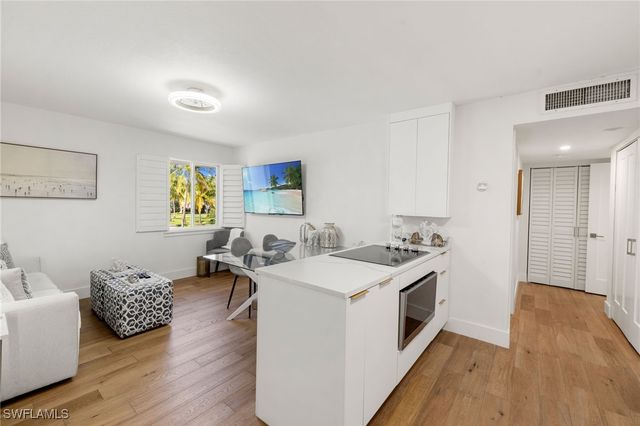 175 Fifth Avenue S 204, Naples, FL 34102