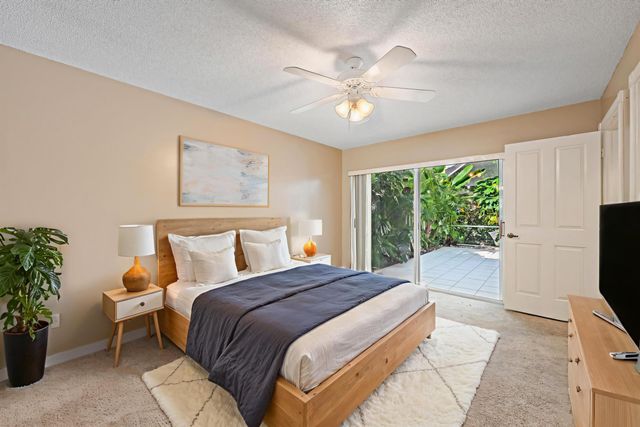 8404 Chapman Oak Court, Palm Beach Gardens, FL 33410