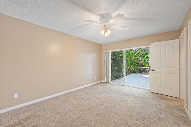 8404 Chapman Oak Court, Palm Beach Gardens, FL 33410