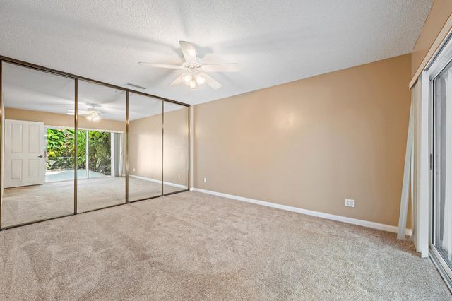 8404 Chapman Oak Court, Palm Beach Gardens, FL 33410