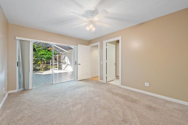 8404 Chapman Oak Court, Palm Beach Gardens, FL 33410