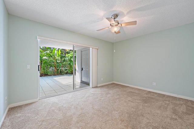 8404 Chapman Oak Court, Palm Beach Gardens, FL 33410