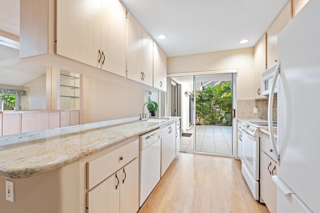 8404 Chapman Oak Court, Palm Beach Gardens, FL 33410