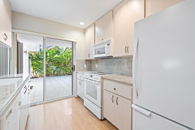 8404 Chapman Oak Court, Palm Beach Gardens, FL 33410