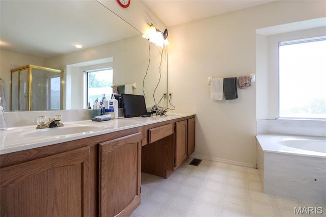 1341 Montevale Court, Fenton, MO 63026