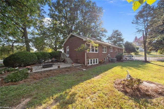 502 W Hunter Street, Madison, NC 27025