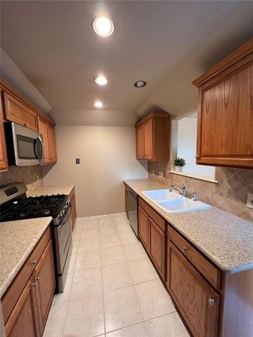 8340 Fathom CIR 103, Austin, TX 78750