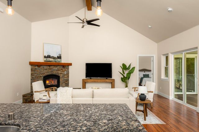 11852 Black Oak Dr, Nevada City, CA 95959