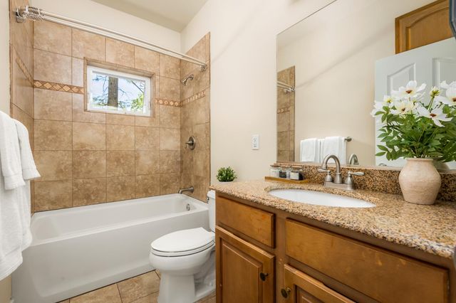 11852 Black Oak Dr, Nevada City, CA 95959