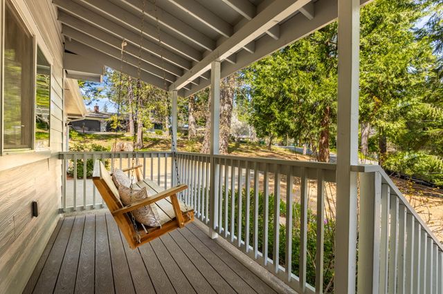 11852 Black Oak Dr, Nevada City, CA 95959