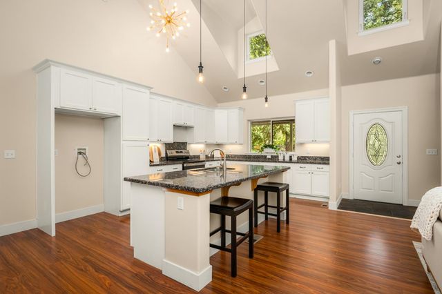 11852 Black Oak Dr, Nevada City, CA 95959