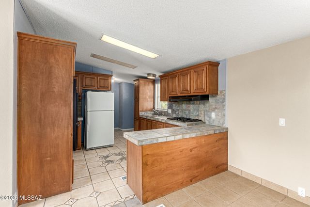 14587 N Twin Lakes Drive, Tucson, AZ 85739